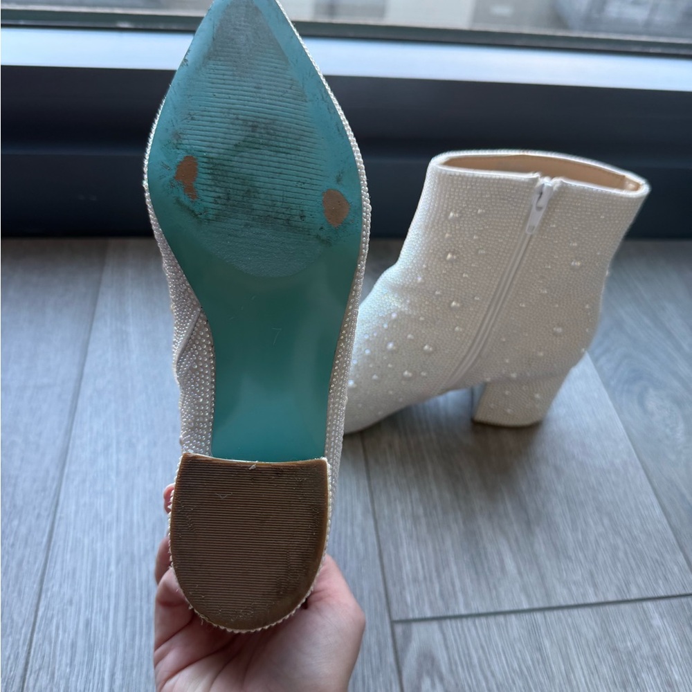 Betsey Johnson White Kyla Bootie - Picture 6 of 7